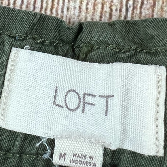 Women’s Loft Green Shorts Medium - Picture 2 of 6